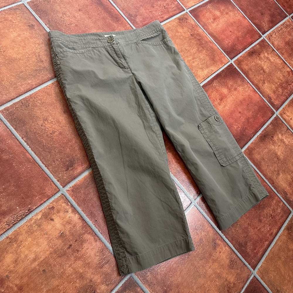Eileen Fisher Green Capri Length Asymmetrical Detail Cargo Pants